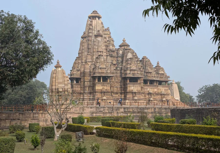 Kandariya Mahadeva Temple, Khajuraho